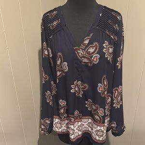 Black Rainn navy crepe paisley print pintucked shoulders split neckline top. Lg